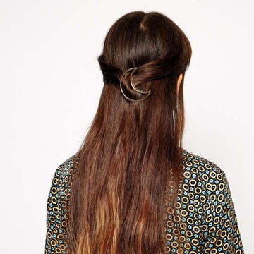 Contracted Moon Sweet Hairpin