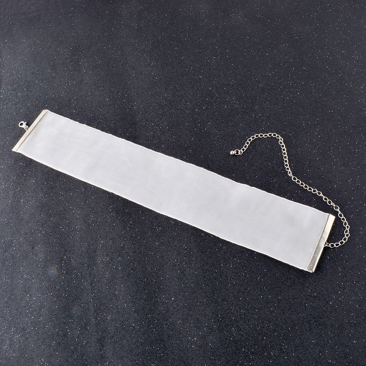 Wide-Brimmed Lint Collar Necklace