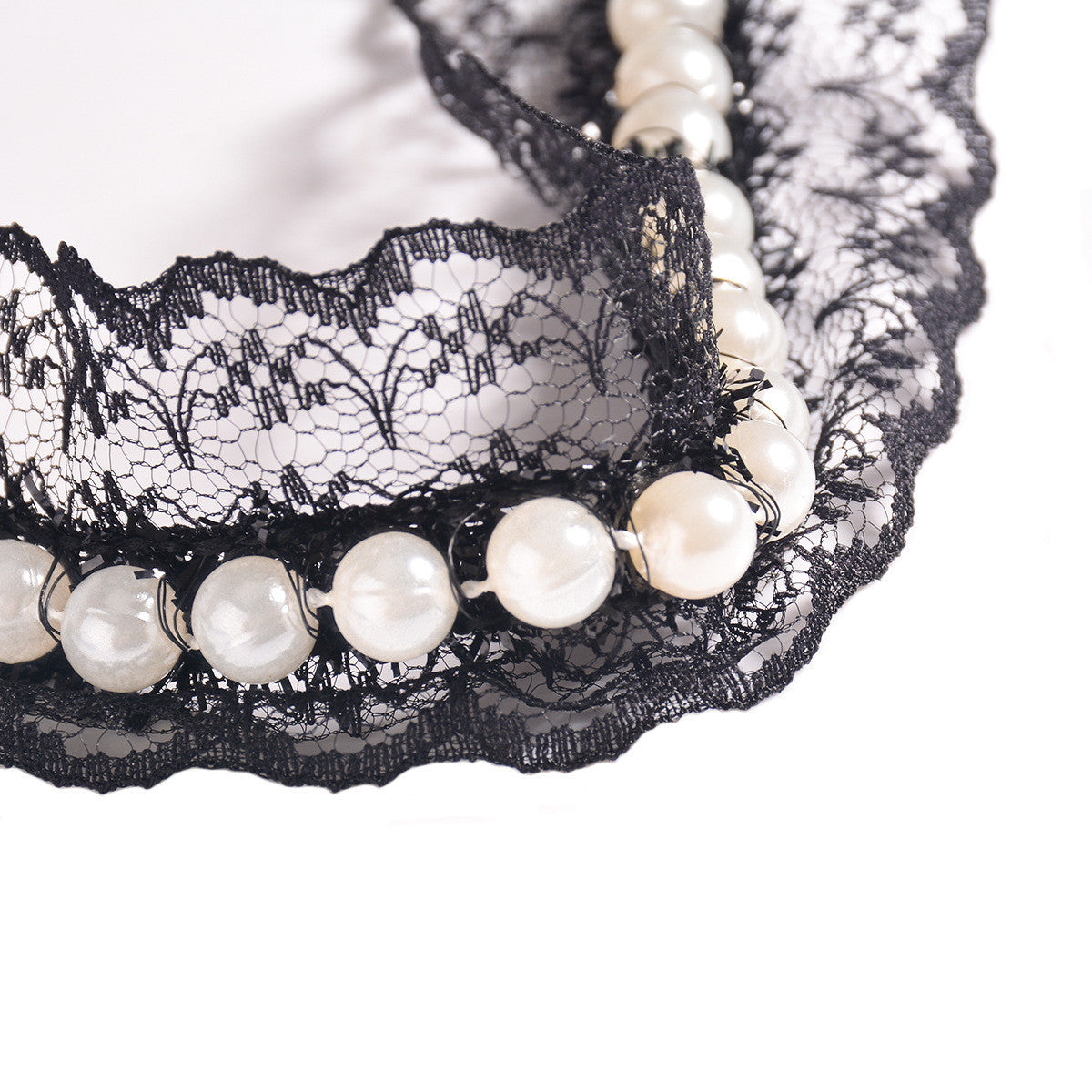 Joker Pearl Lace Brief Paragraph Necklace