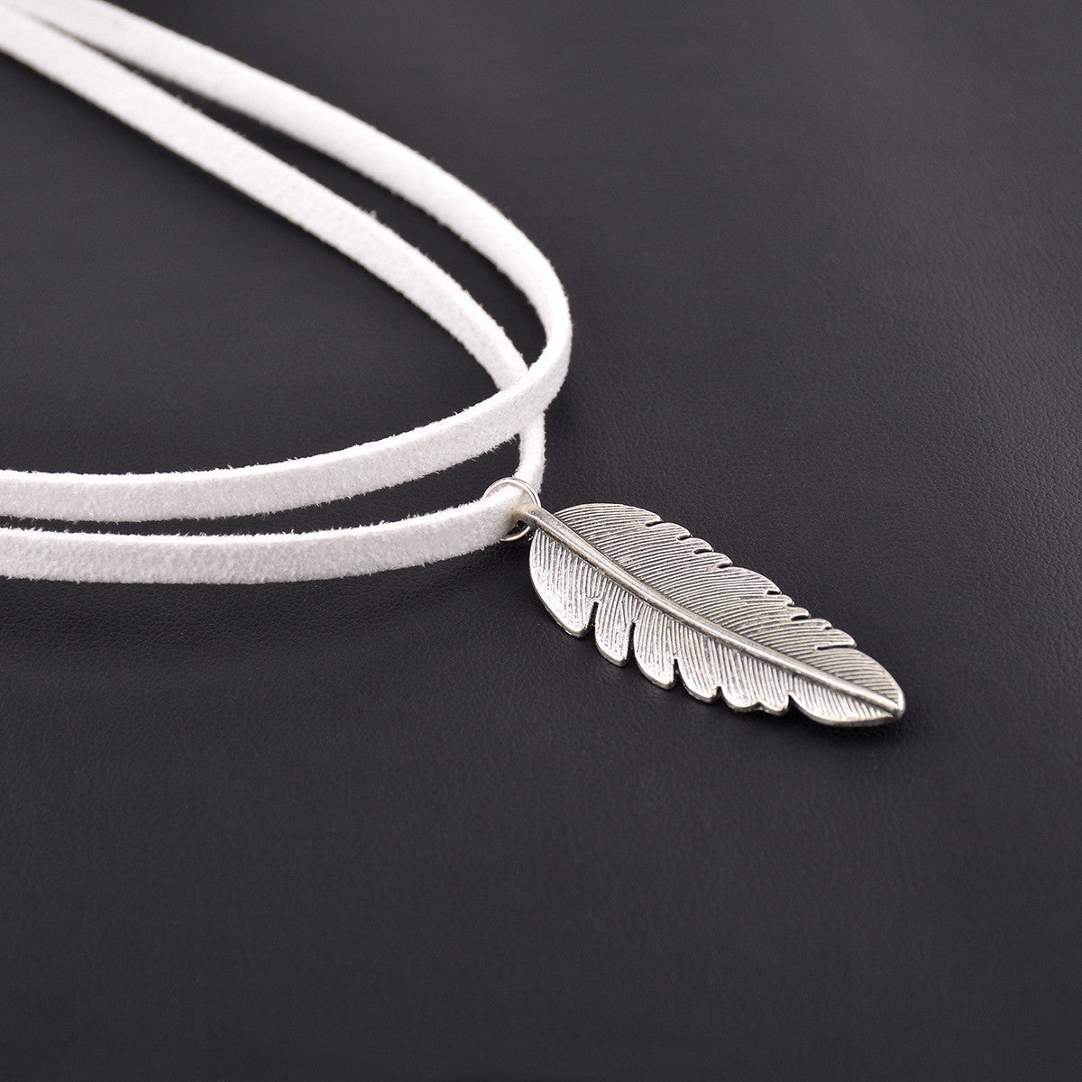 Cool Metal Feather Tassels Short Necklace