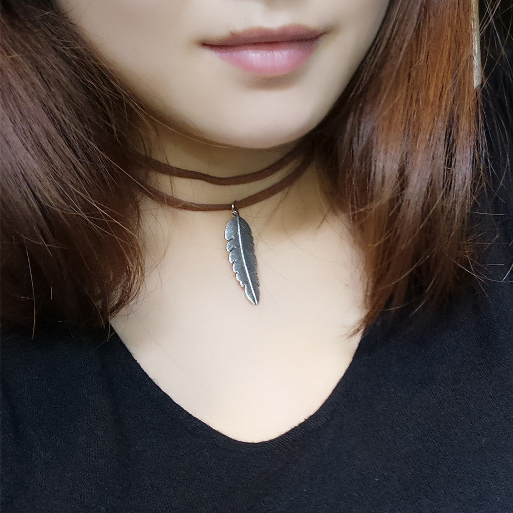 Cool Metal Feather Tassels Short Necklace