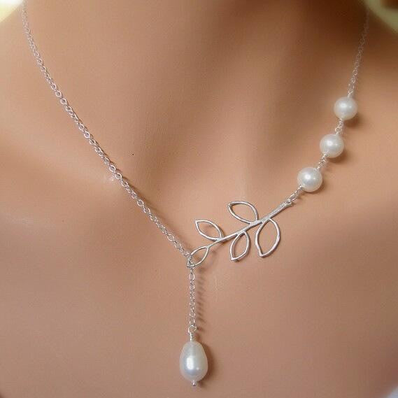 Metal Leaves Joker Pearl Tassel Short Necklace