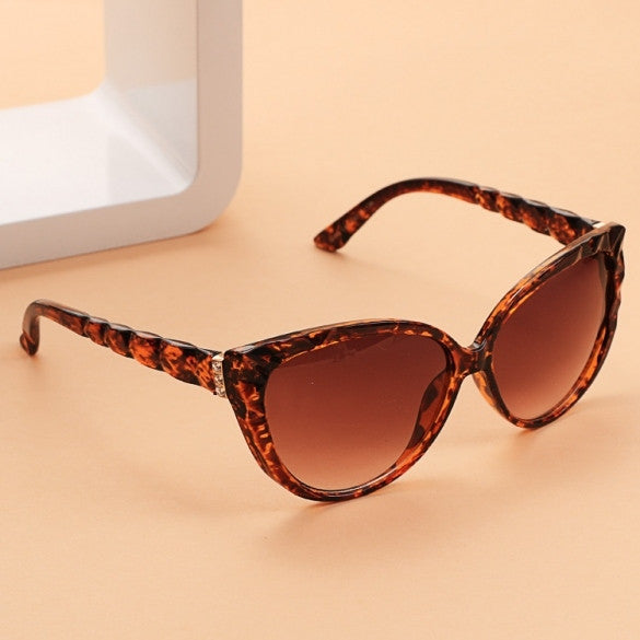 New Fashion Classic Retro Women Lady Stylish Vintage Style Sunglasses