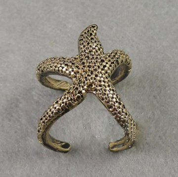 Lovely solid star ring